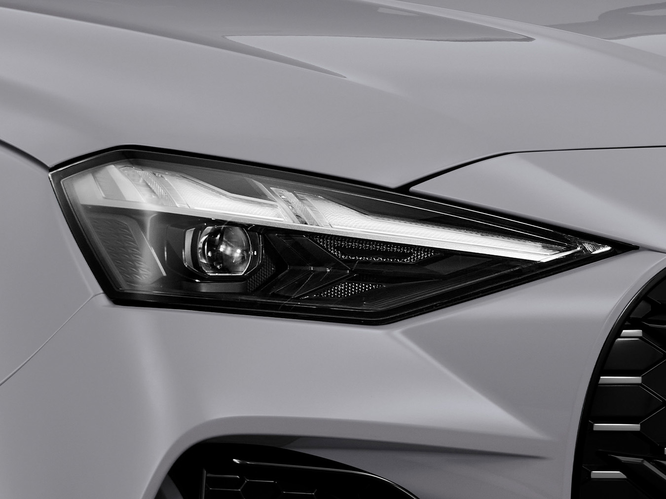 Headlights: Bi-led with auto levelling & DRLs Image