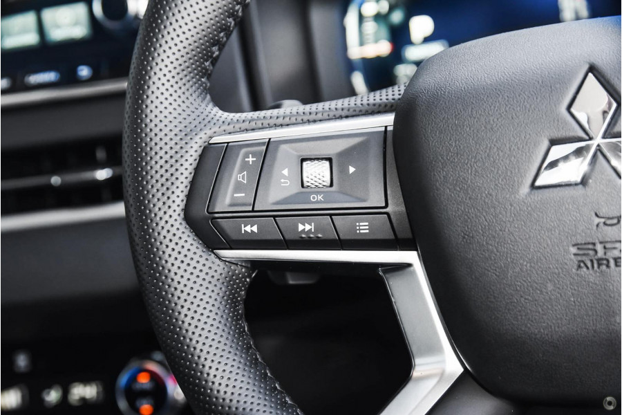 2024 Mitsubishi Outlander ZM PHEV Exceed SUV Image 13
