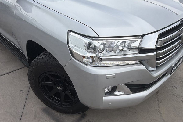 2017 Toyota LandCruiser VDJ200R VX SUV Image 3