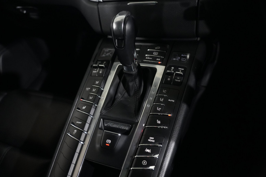 2017 Porsche Macan SUV Image 16