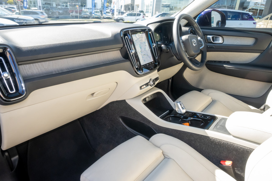 2022 MY23 Volvo XC40 XZ Ultimate B4 Dark SUV Image 7
