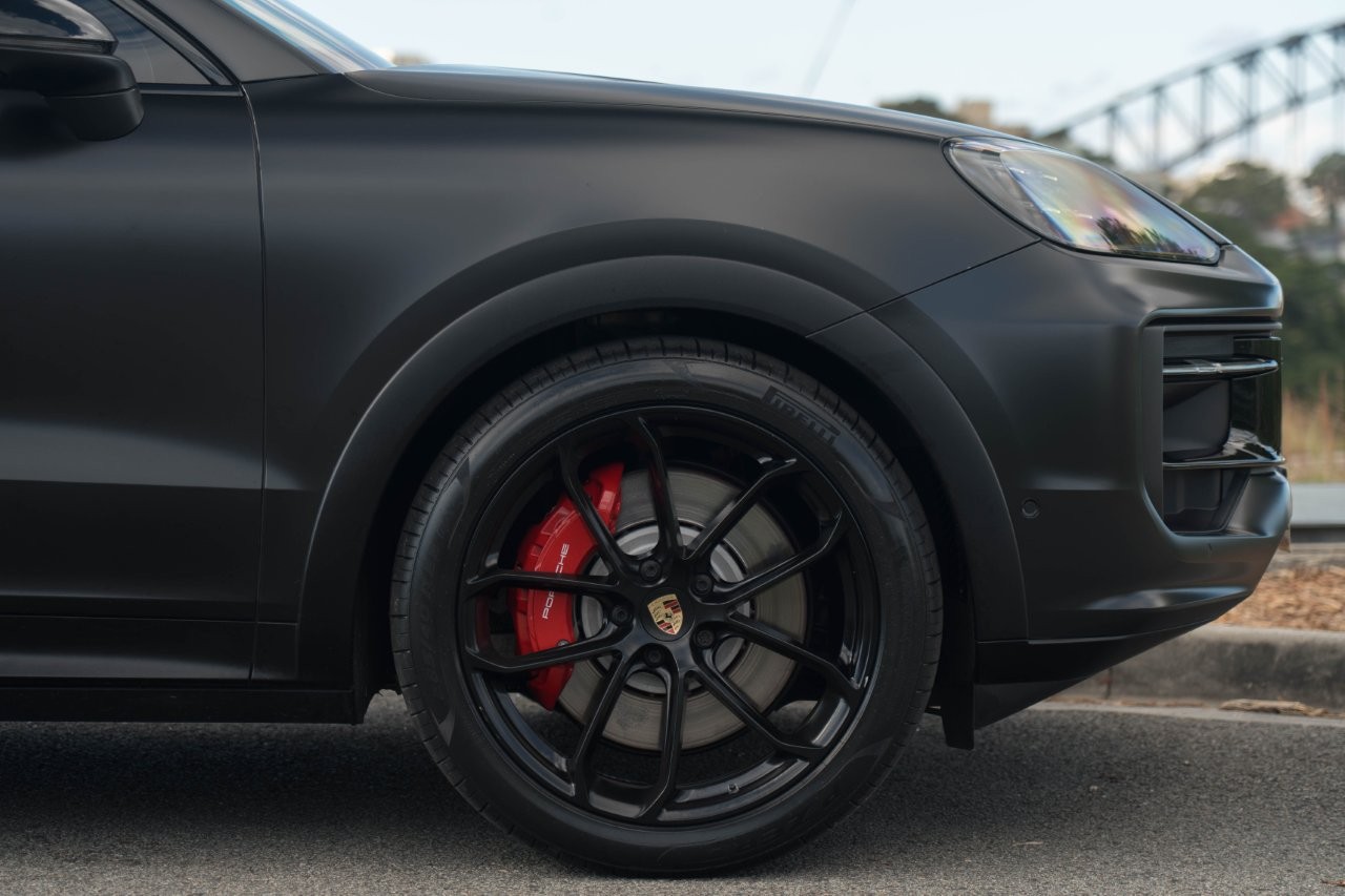2024 Porsche Cayenne GTS Coupe Image 6