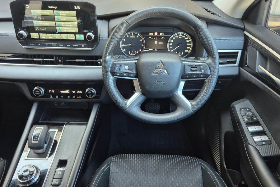 2021 MY22 Mitsubishi Outlander ZM ES SUV Image 16