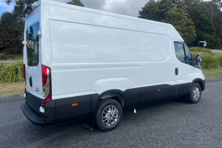 2024 Iveco Daily 35S18 Van Image 8