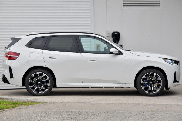 2025 BMW X3 G45 40d xDrive SUV image 3