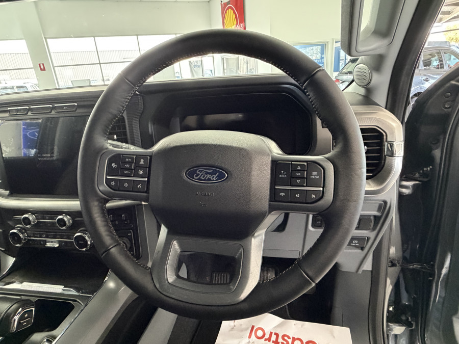 2024 Ford F-150  Lariat Dual Cab Image 25