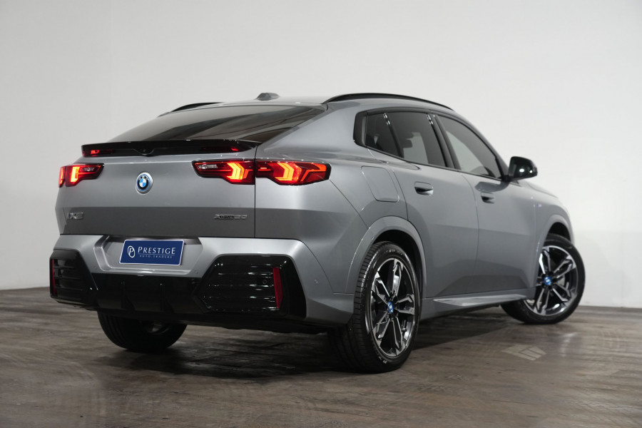 2025 BMW iX2 xDrive30 M Sport SUV Image 7
