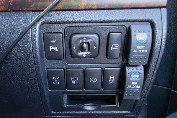 2012 MY10 Toyota LandCruiser VDJ200R Sahara SUV Image 33