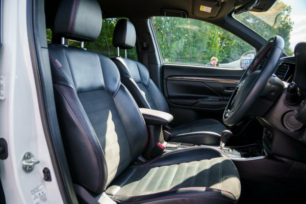 2021 Mitsubishi Outlander ZL Black Edition SUV Image 17