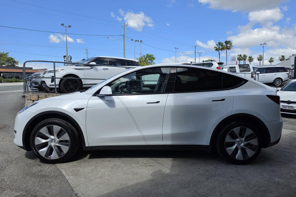 2023 Tesla Model Y  Rear-Wheel Drive SUV Image 10