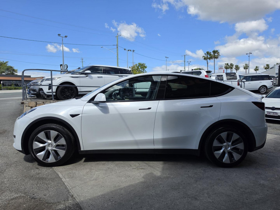 2023 Tesla Model Y  Rear-Wheel Drive SUV Image 10