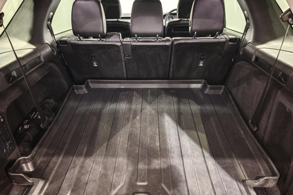 2017 Land Rover Discovery Series 5 SE SUV Image 11