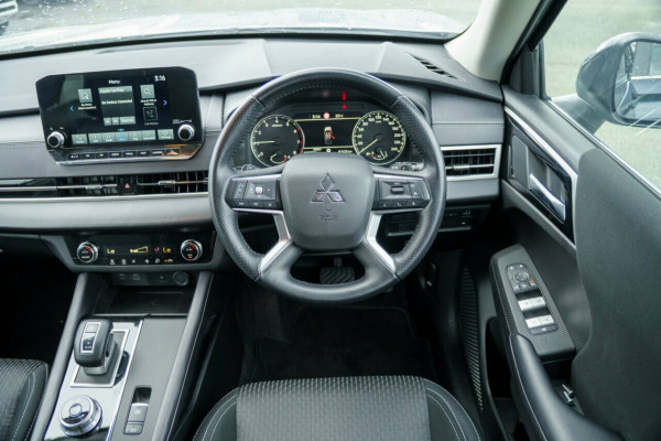 2024 Mitsubishi Outlander ZM LS SUV Image 10