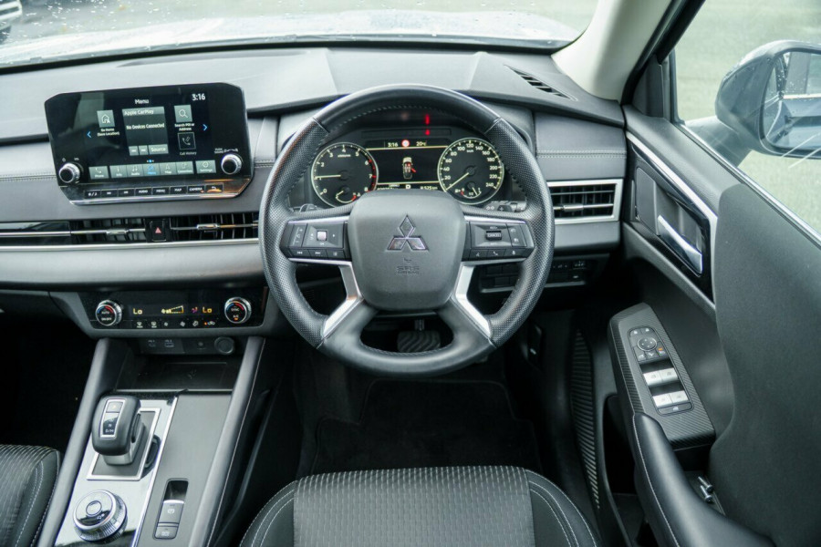 2024 Mitsubishi Outlander ZM LS SUV Image 10