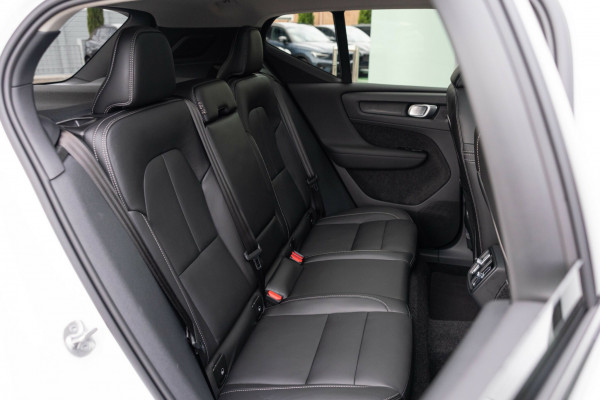 2025 MY26 Volvo XC40 XZ Ultra B4 Dark SUV Image 21