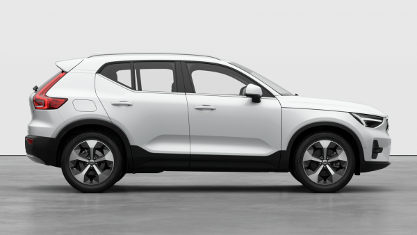 2026 Volvo XC40 XZ Ultra B4 Bright SUV image 5