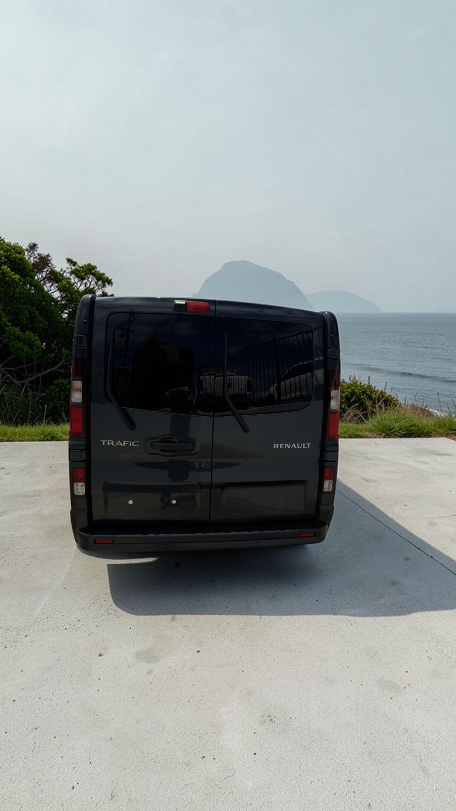 2025 Renault Trafic X82 Crew Lifestyle Van Image 4