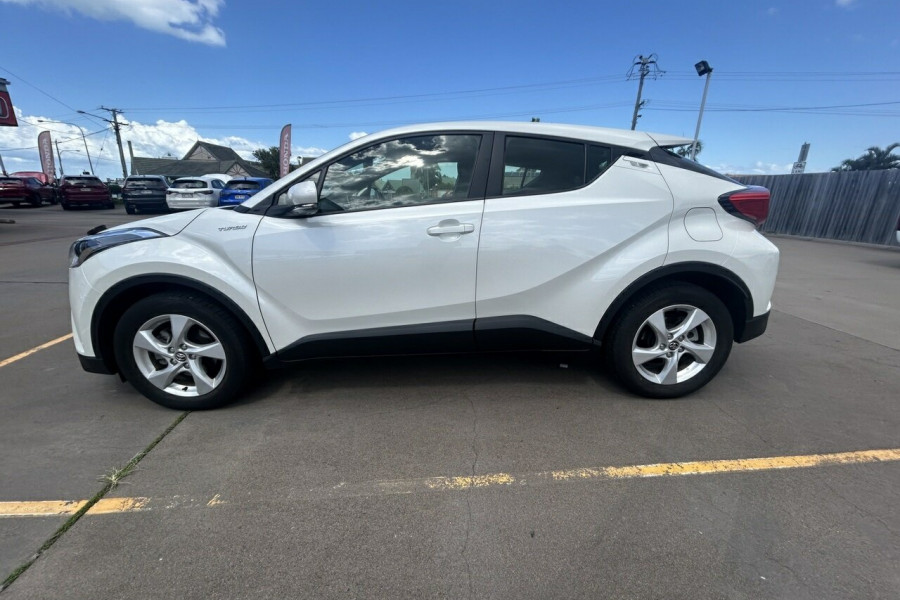 2018 Toyota C-HR NGX10R  SUV Image 9