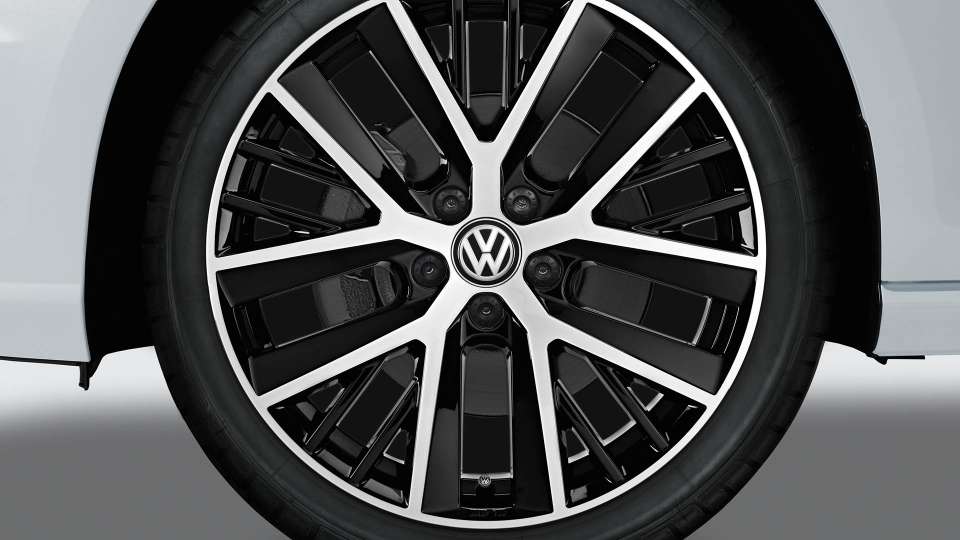 Twinspoke alloy wheel