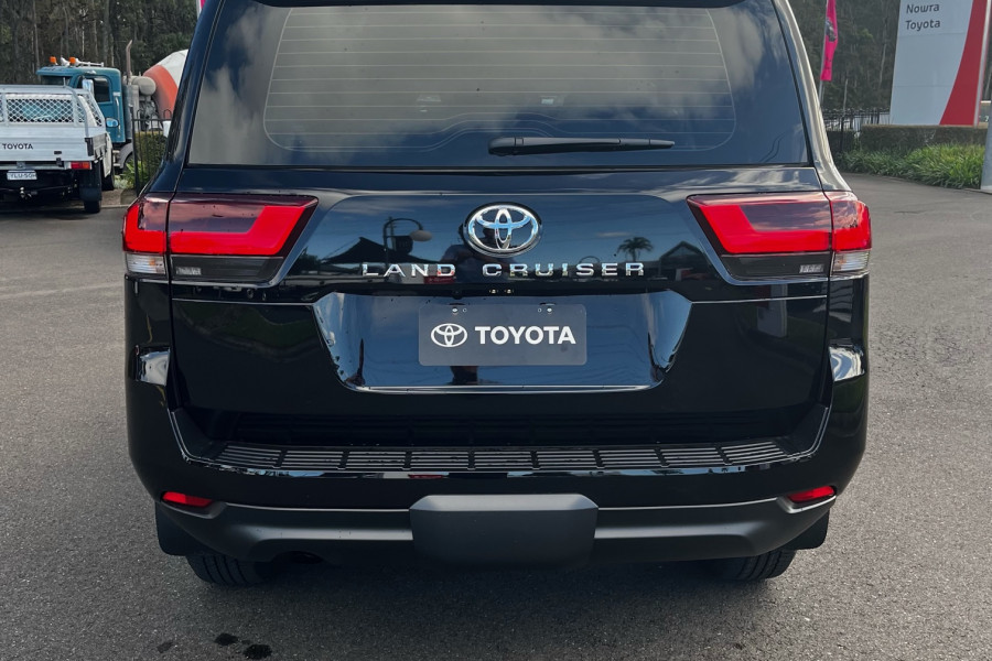 2025 Toyota LandCruiser FJA300R GX 'DARK KNIGHT' SUV Image 9