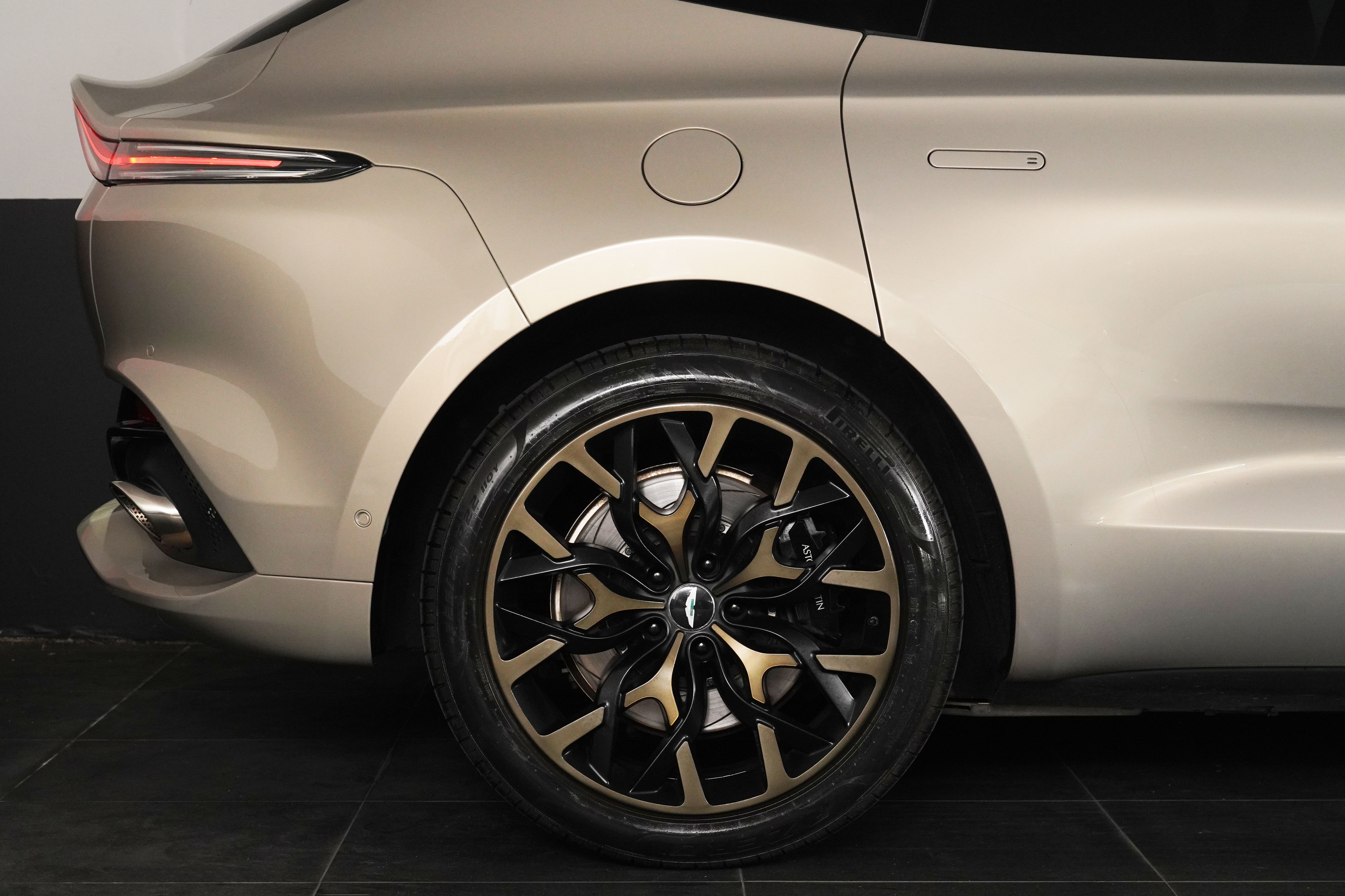 2021 Aston Martin DBX 1913 Specification SUV Image 20
