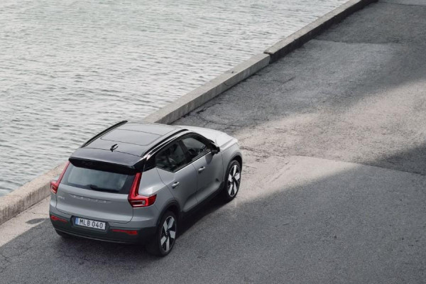 2024 MY25 Volvo EX40  Ultra Single Motor Extended Range SUV Image 3