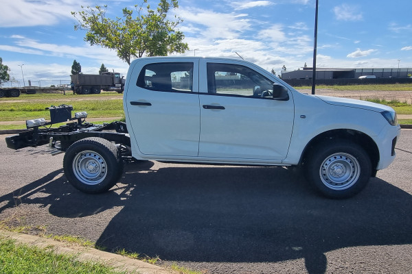 2026 Isuzu D-MAX RG SX 4x2 Crew Cab Chassis Cab Chassis Image 2