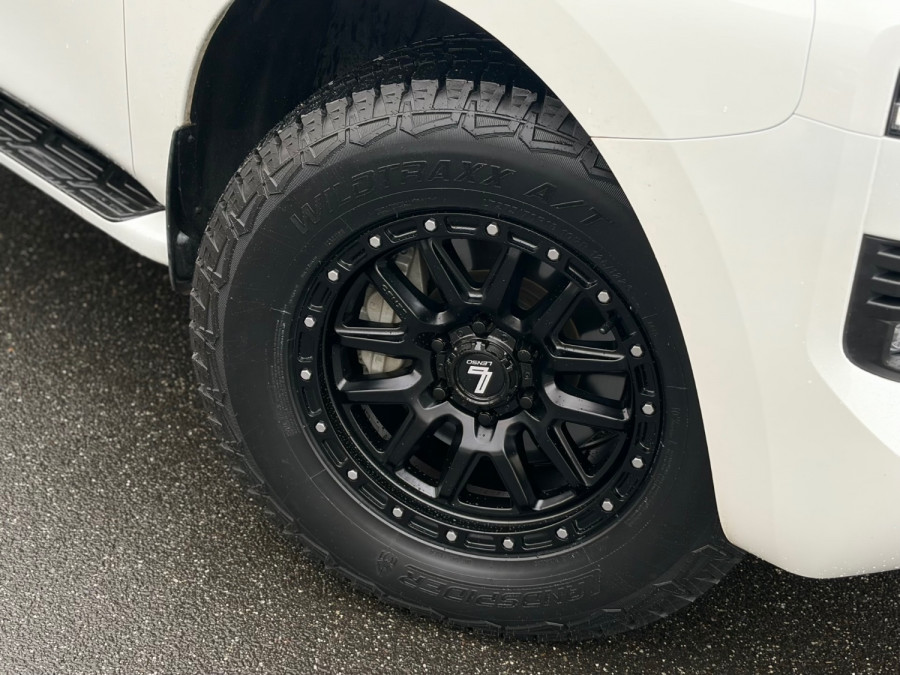 2024 Nissan Patrol Y62 Ti SUV Image 7