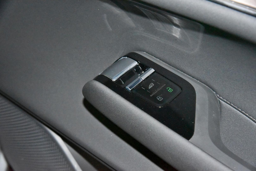 2025 Volvo EX90 No Series Plus Twin Motor SUV Image 9