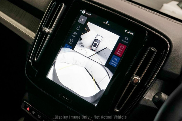 2026 Volvo XC40 XZ Ultra B4 Dark SUV Image 12