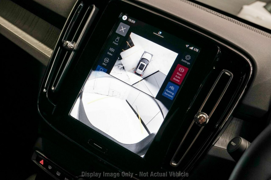 2026 Volvo XC40 XZ Ultra B4 Dark SUV Image 12