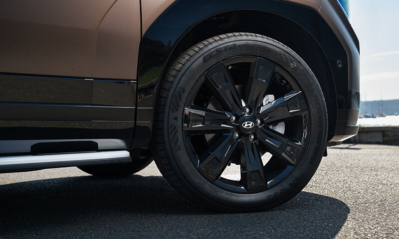 20" Guro Gloss Black Alloy Wheels SET