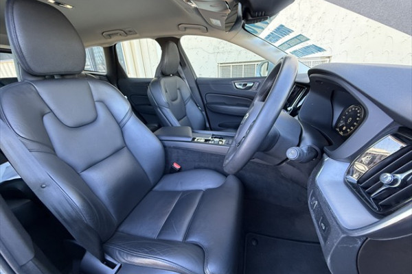 2020 MY21 Volvo XC60 UZ D4 Momentum SUV Image 11