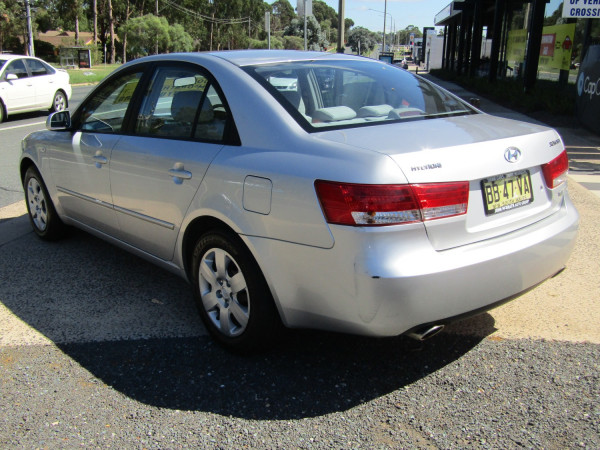 2007 Hyundai Sonata NF Sedan Image 5