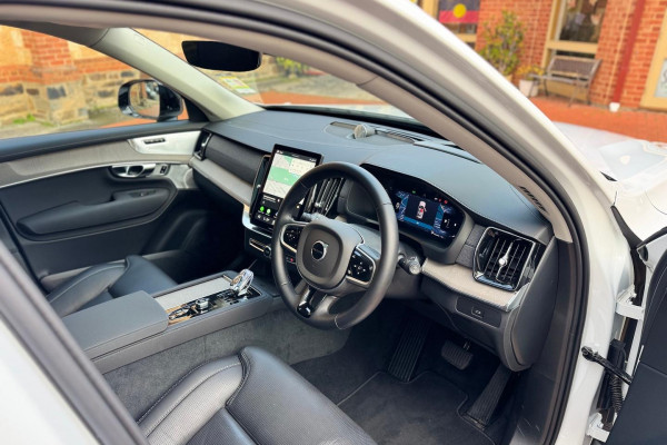 2026 Volvo XC90 L Series Ultra B5 Dark SUV Image 11