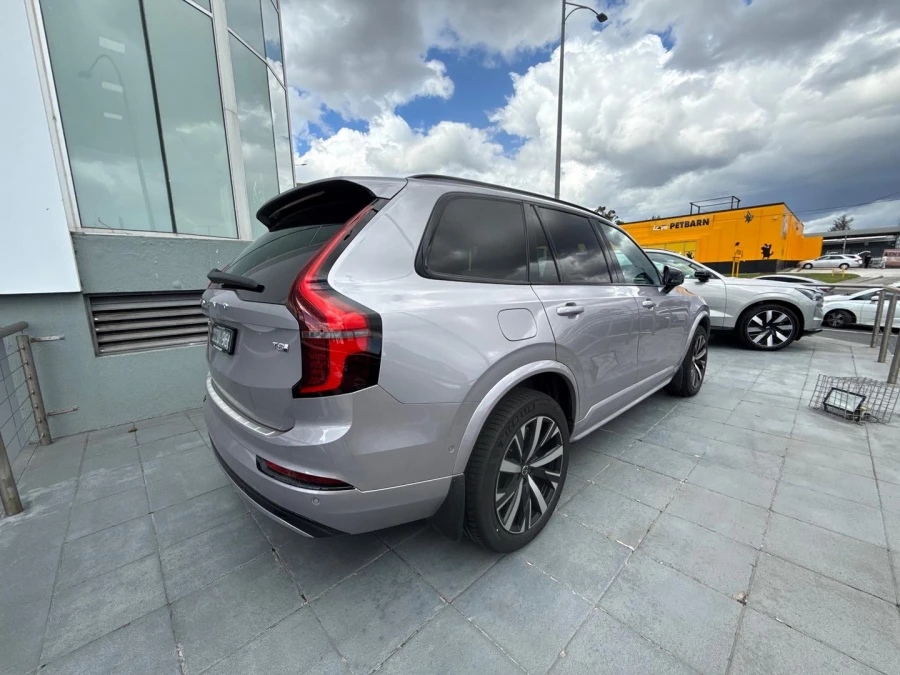 2025 Volvo XC90 L Series Ultra T8 Plug-In Hybrid SUV Image 3