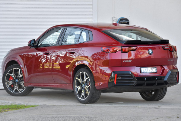 2024 BMW iX2 U10 eDrive20 M Sport SUV image 2