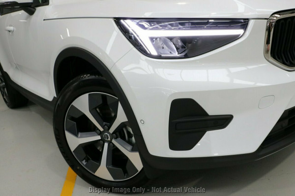 2026 Volvo XC40 XZ Plus B4 SUV Image 2