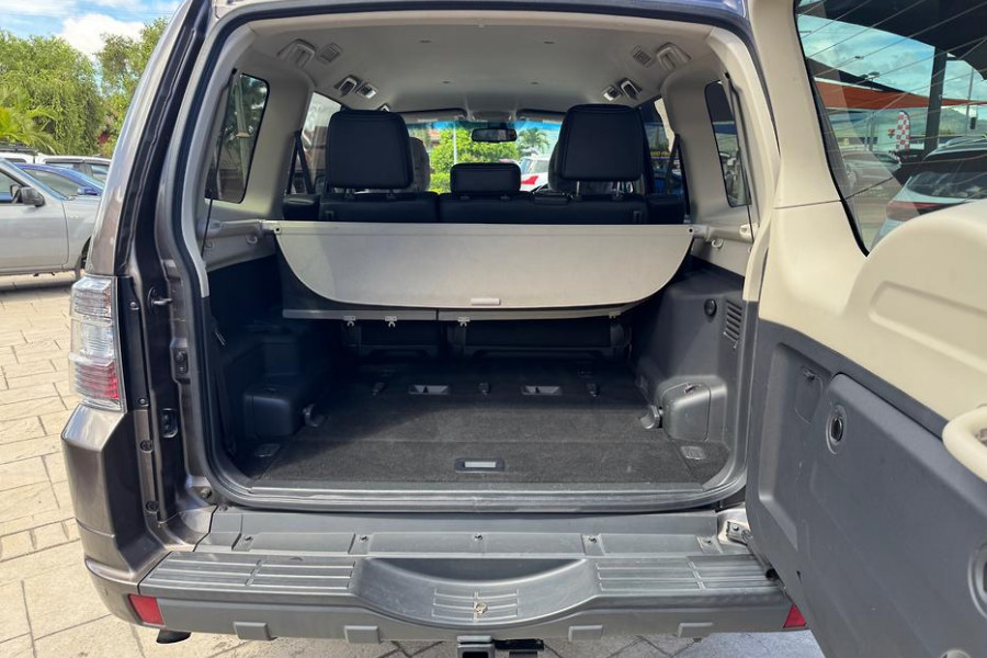 2013 MY14 Mitsubishi Pajero NW VR-X SUV Image 8