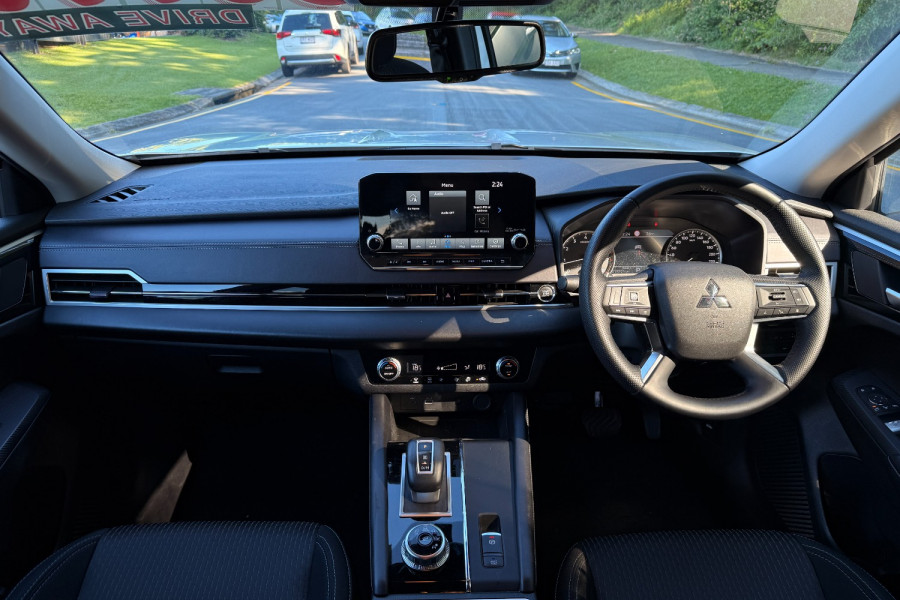 2022 MY24 Mitsubishi Outlander ZM LS SUV Image 18