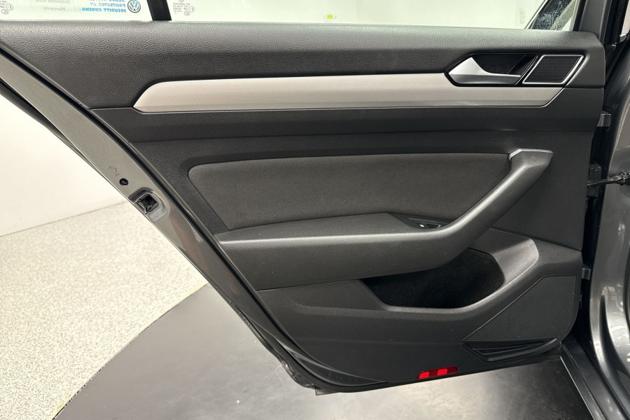 2015 MY16 Volkswagen Passat B8 132TSI Sedan Image 15
