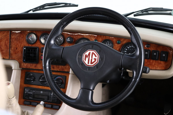 1996 MG RV8 Rover Coupe Image 17