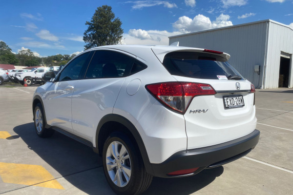 2019 Honda HR-V  VTi SUV Image 5