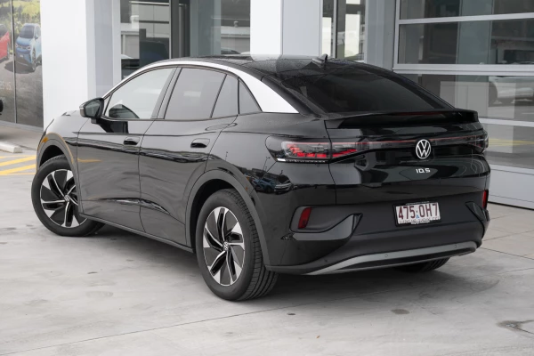 2025 Volkswagen ID. 5 E2 Pro SUV Image 2
