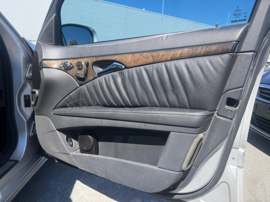 2004 Mercedes-Benz E-Class W211 E500 Elegance Sedan Image 13