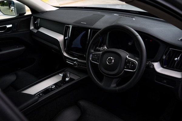 2022 MY23 Volvo XC60  Plus B5 SUV Image 4