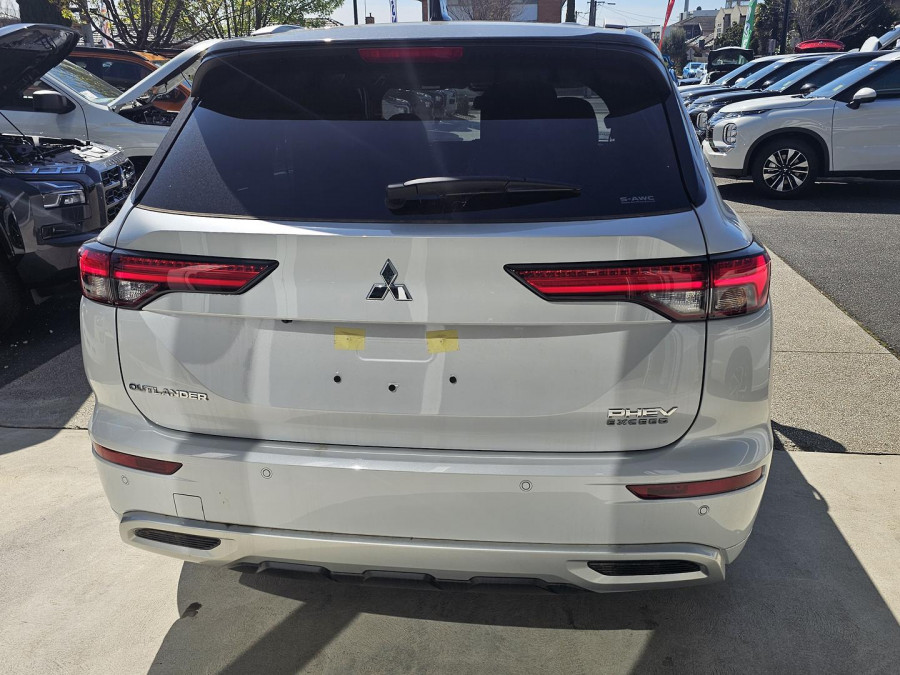 2024 Mitsubishi Outlander ZM PHEV Exceed Tourer SUV Image 7