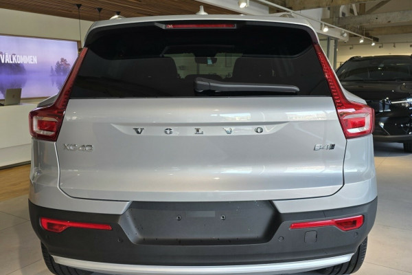 2025 Volvo XC40 XZ Ultra B4 Bright SUV Image 5