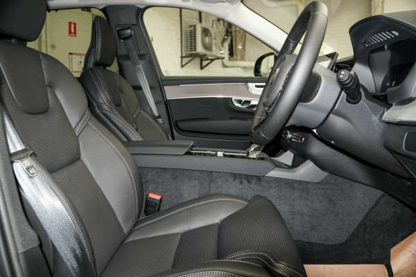 2026 Volvo XC90 L Series Ultra B5 Dark SUV Image 8
