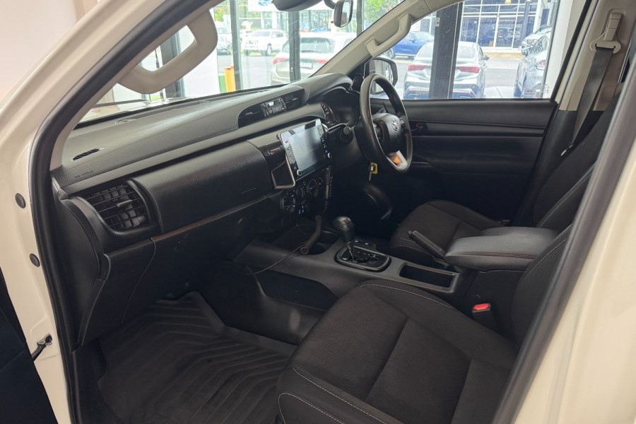 2021 Toyota HiLux GUN126R SR5 Double Cab Chassis Image 11